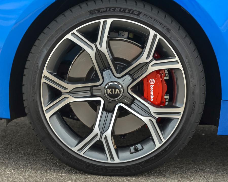 Колеса Kia Stinger GT AWD (CK) 2017 года  (NA) (фото 20 из 42)